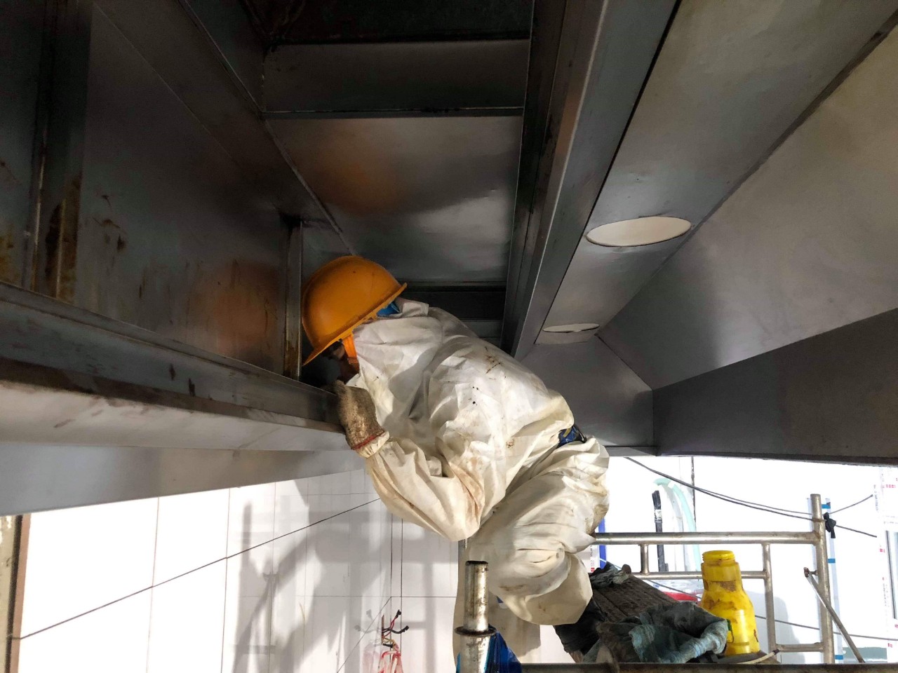 Thông ống khói nhà bếp